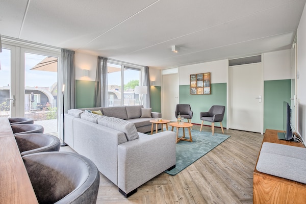 Foto van met zwembad en sauna - Vakantiehuis in Midlaren - LivingRoom