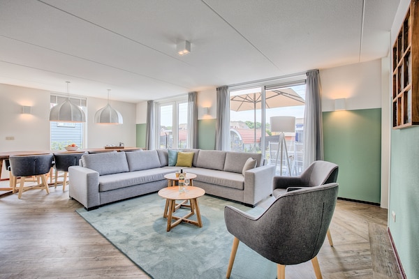 Foto van met zwembad en sauna - Vakantiehuis in Midlaren - LivingRoom