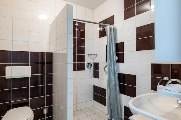 Foto van Grote huisdiervriendelijke lodge - Vakantiehuis in Gasselternijveen - BathRoom