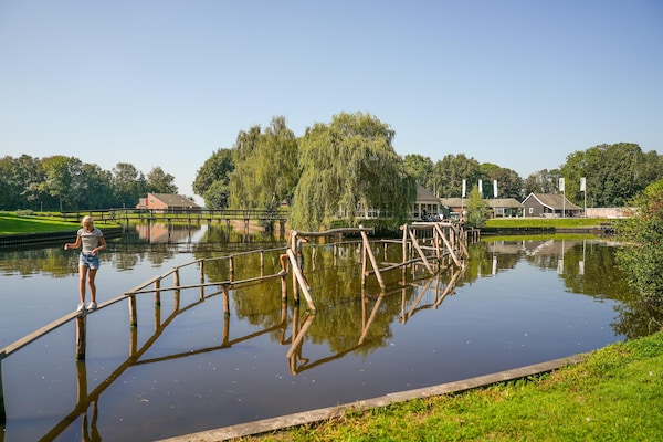 Foto van Gezellig chalet met toegang tot het zwembad - Vakantiehuis in Gasselternijveen - ParkFacilities