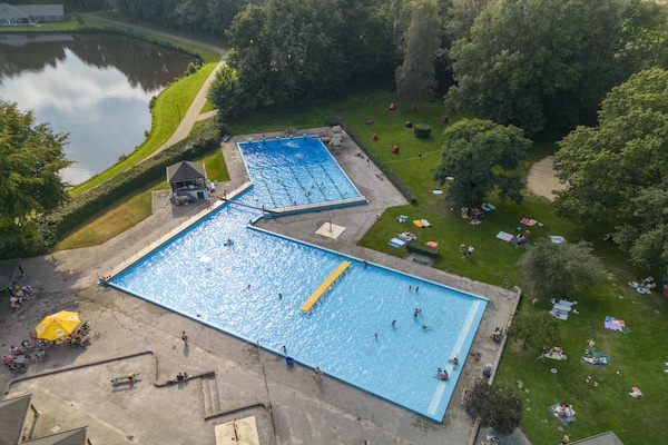 Foto van Gezellig chalet met toegang tot het zwembad - Vakantiehuis in Gasselternijveen - ParkFacilities