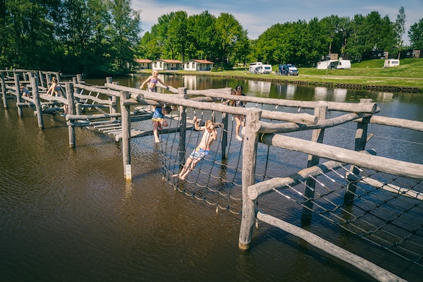 Foto van Charmante safaritent aan het meer - Vakantiehuis in Gasselternijveen - ParkFacilities