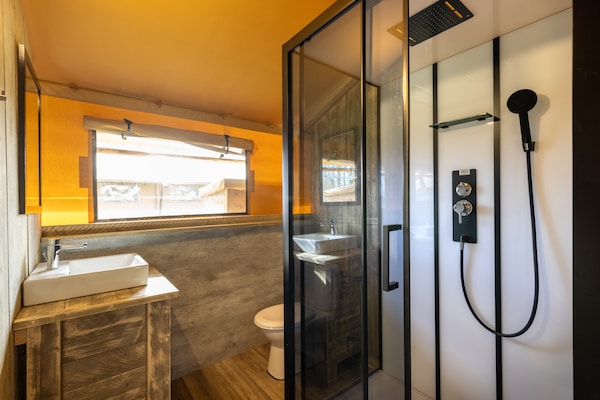 Foto van Charmante safaritent aan het meer - Vakantiehuis in Gasselternijveen - BathRoom