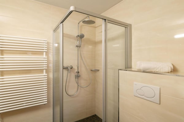 Foto van Appartement in Fügen bij Spieljochbaan - Vakantiehuis in Fügen - BathRoom