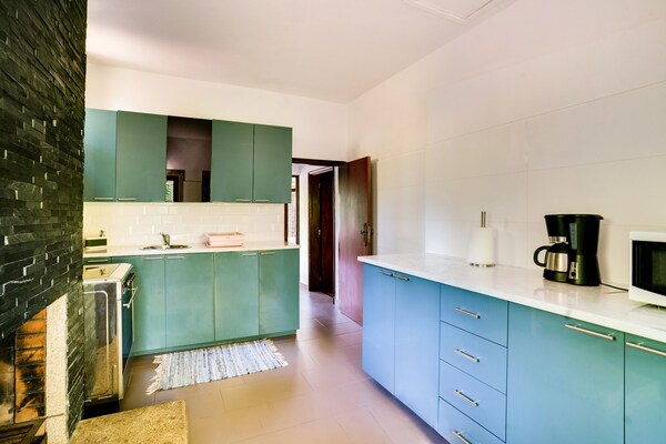 Foto van Huisje met gedeeld zwembad - Vakantiehuis in Abragão-Penafiel - Kitchen
