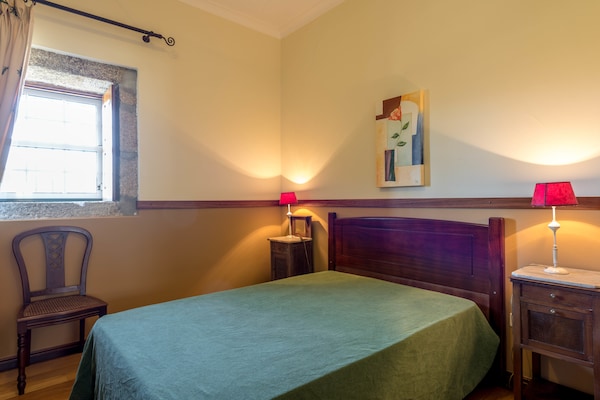 Foto van Geschakelde vakantiewoning op landgoed met zwembad en uitzicht op wijngaard - BedRoom